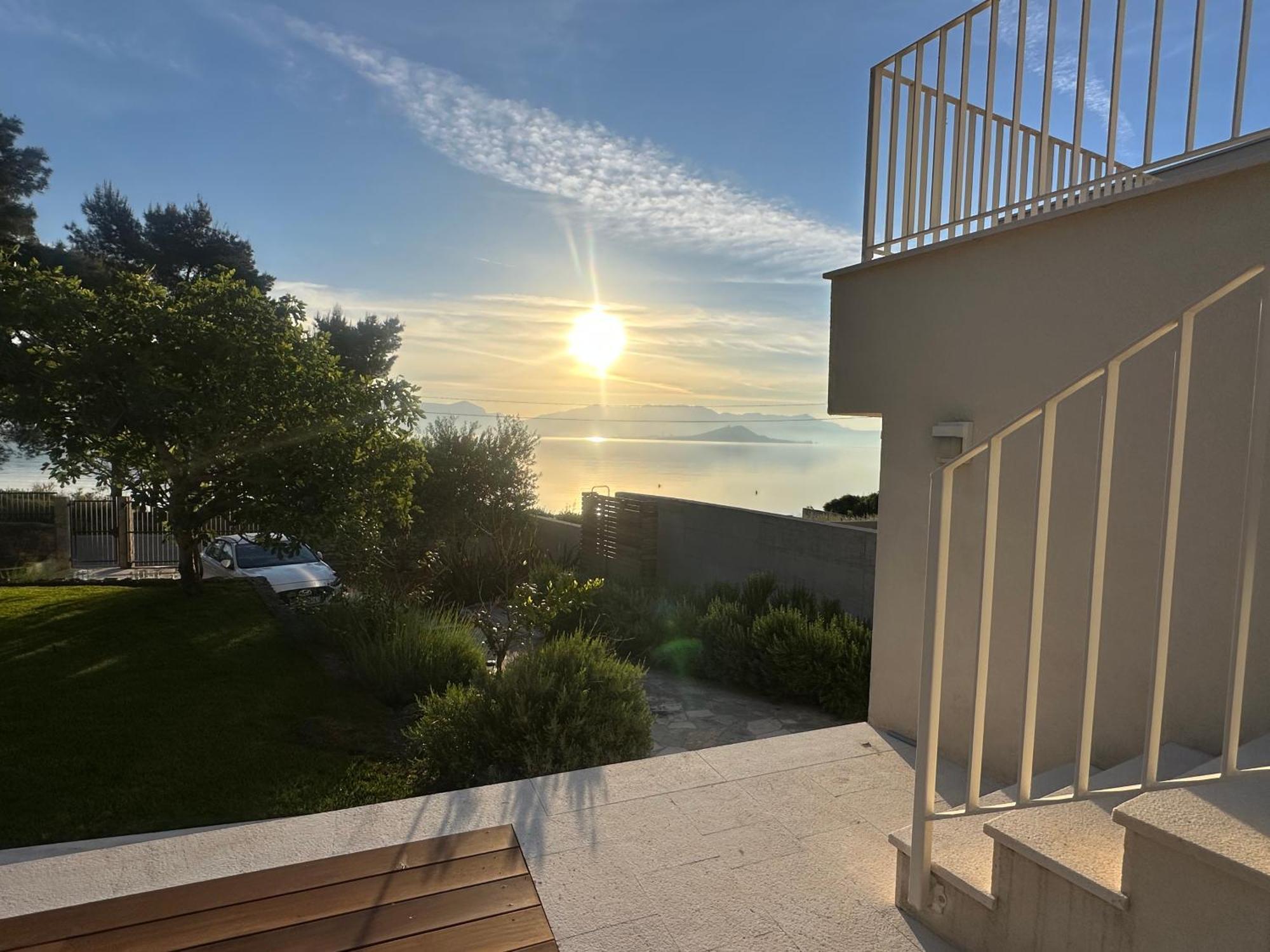Luxury Family Beach Front Villa - Sunday Beach House Slatine Exteriér fotografie