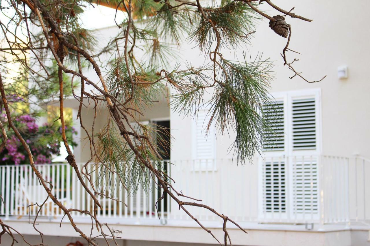 Luxury Family Beach Front Villa - Sunday Beach House Slatine Exteriér fotografie
