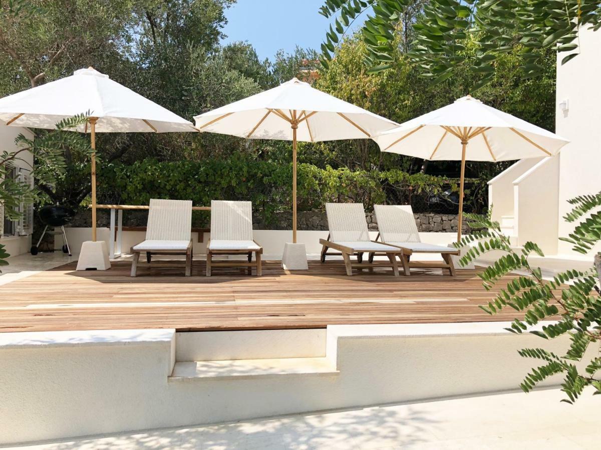 Luxury Family Beach Front Villa - Sunday Beach House Slatine Exteriér fotografie